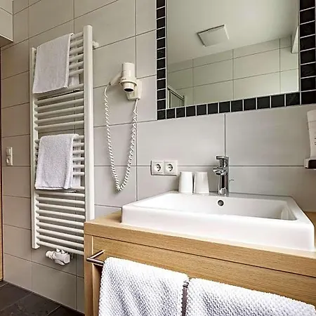 Olympia Tirol 3* טלפס